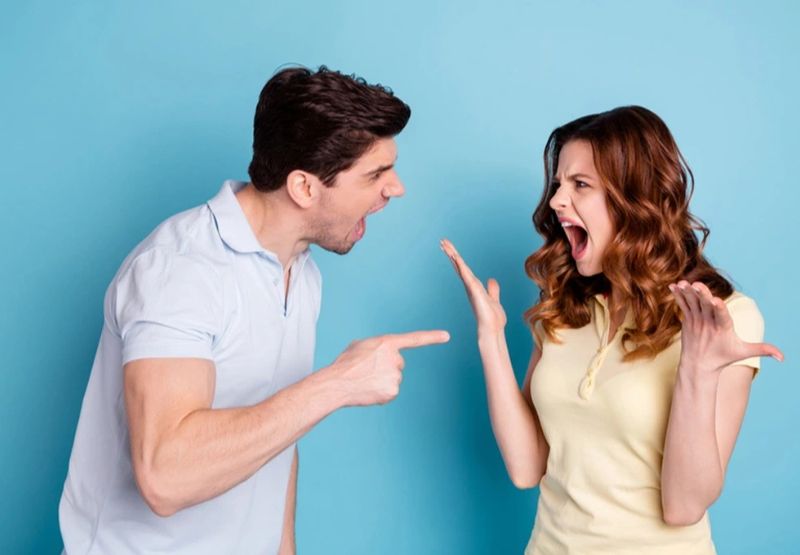 Người chơi nằm mơ cãi nhau với người thân nên đánh con gì?