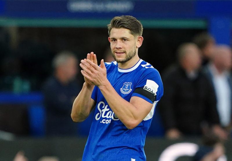 Chân sút James Tarkowski cản phá tốt và tạo nhiều bàn thắng đẹp